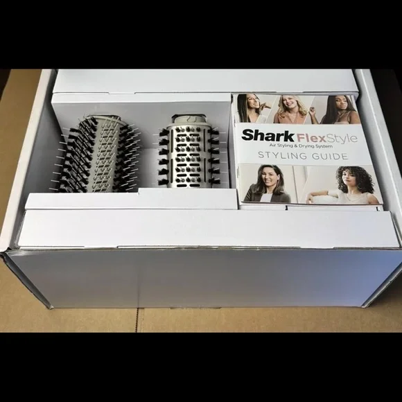 SHARE (-10)Shark Flexstyle Air Styling and Drying System (7 Attachments)
+ (Bag) - Picture 2 of 7